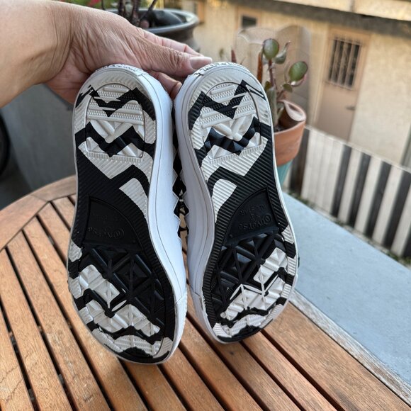 Converse Chuck Taylor All Star Black & White Low Top Sneakers Size 7.5 - Picture 6 of 8